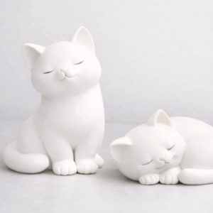 Dupla de Gatos Decoração: Elegância Minimalista e Afeto em cada Curva
