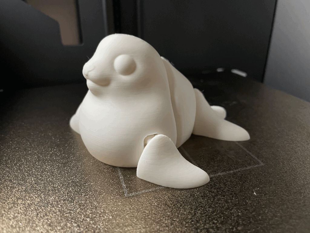 Filhote de Foca Articulado: Doçura e Movimento em suas Mãos