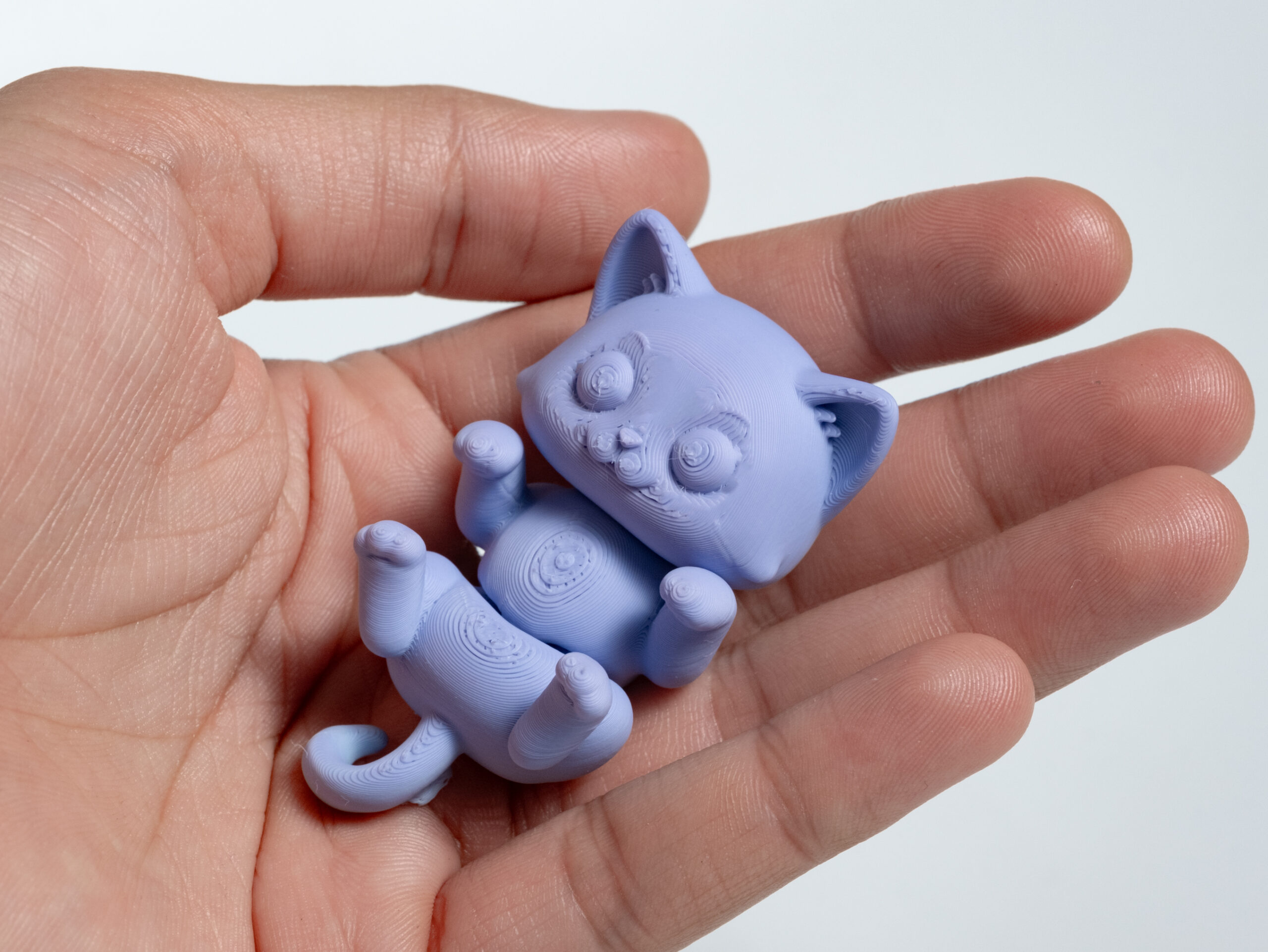 Gato Articulado Fofo e Pequeno: O Pet de Estimação que Cabe na sua Mão
