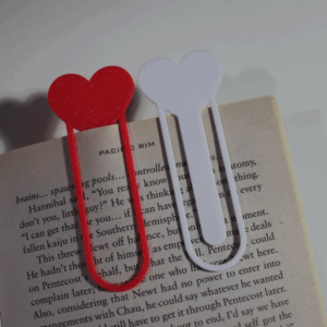 Marcador de Páginas em Formato de Coração: Amor em cada Capítulo