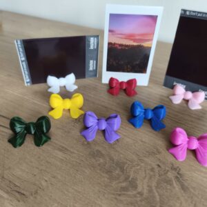 Suporte de Fotos e Recados com Laço de Fita: Organize suas Memórias com Charme