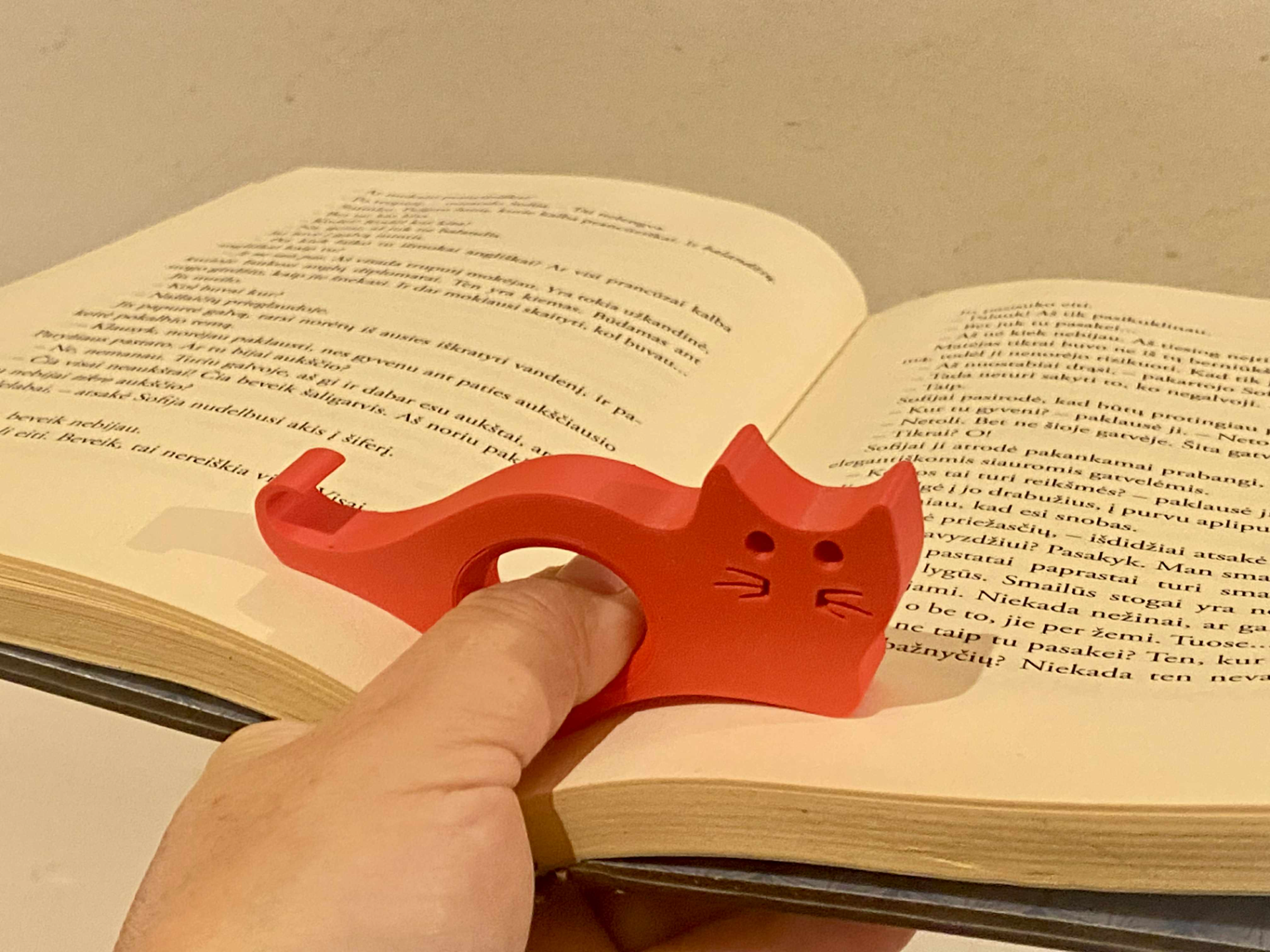 Suporte para Página em Formato de Gato: Conforto e Liberdade para sua Leitura